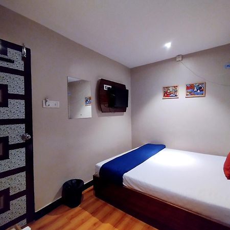 Hotel Aspen ムンバイ エクステリア 写真